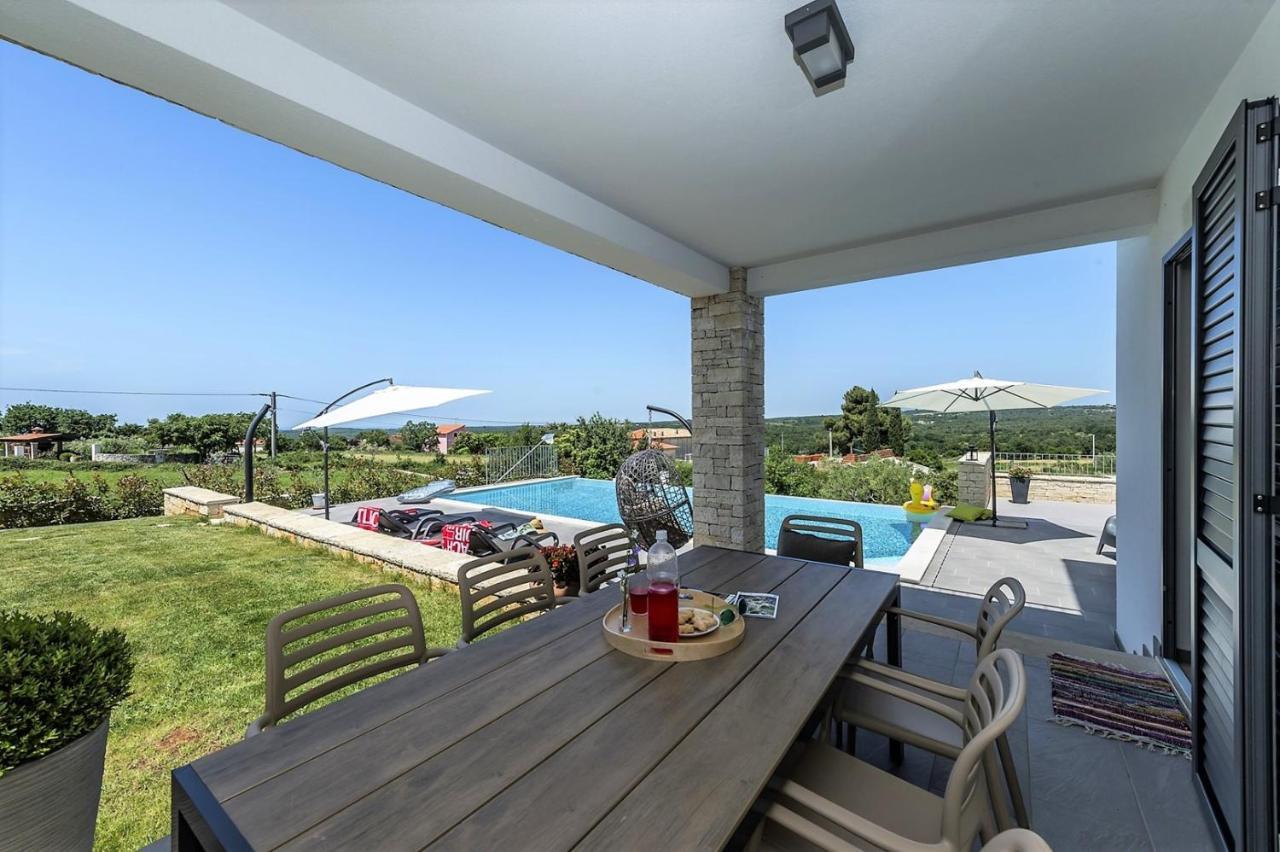 Sveti Lovreč Pazenatički Villa Meli מראה חיצוני תמונה