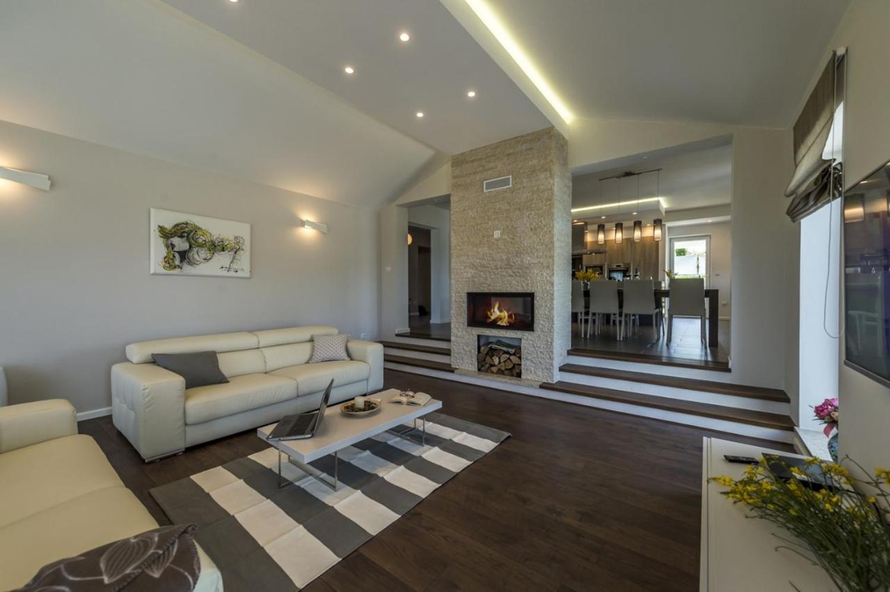 Sveti Lovreč Pazenatički Villa Meli מראה חיצוני תמונה
